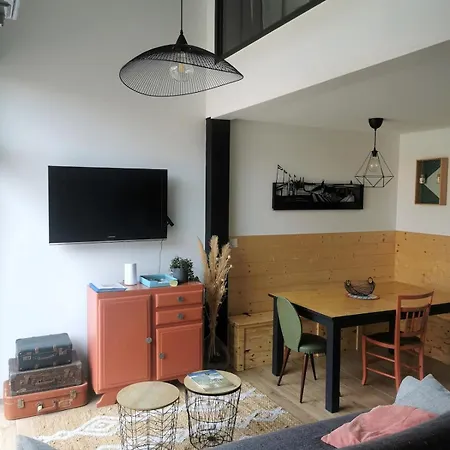 Les Pieds Dans Le Sable Apartment *